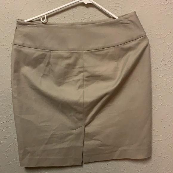 Beige/tan banana republic blazer with skirt size 6 in very good condition - Picture 6 of 8